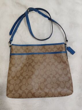 ✨ Coach Signature Crossbody Bag with Electric Blue Trim ✨